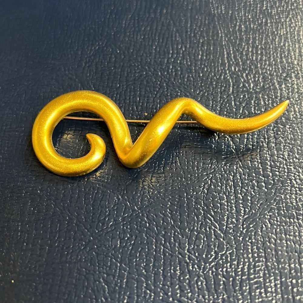 Gold Tone Swirl Broach
